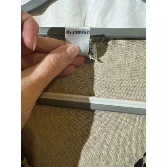 Anna Gray VTG Silk Womens V-Neck Leopard Print Blouse 3/4 Sleeve Size L Mob Wife - Picture 9 of 9